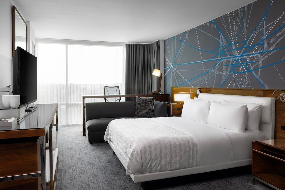 Premier Room, 1 King Bed (Hearing Accessible)