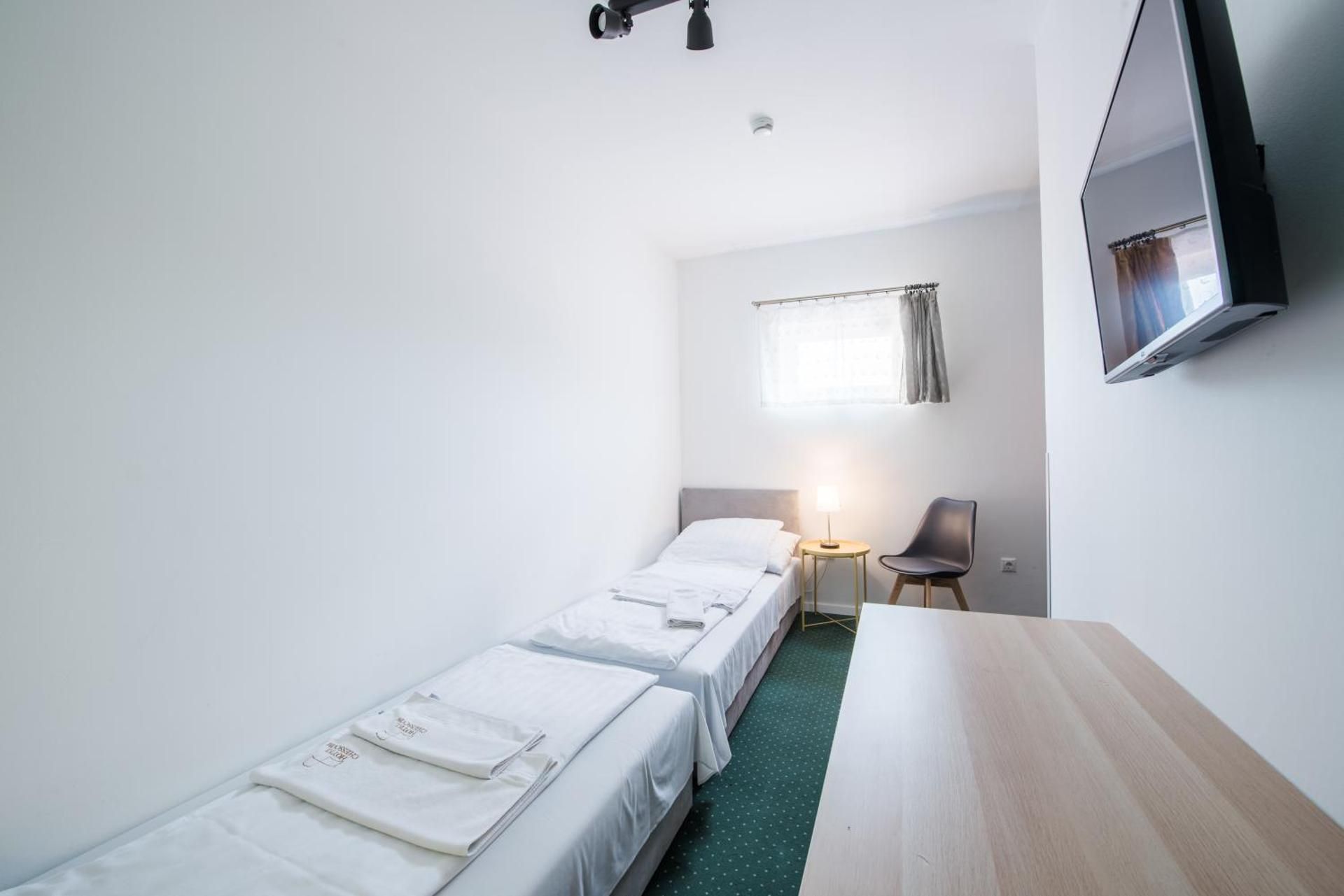 undefined Chesscom Hotel 8