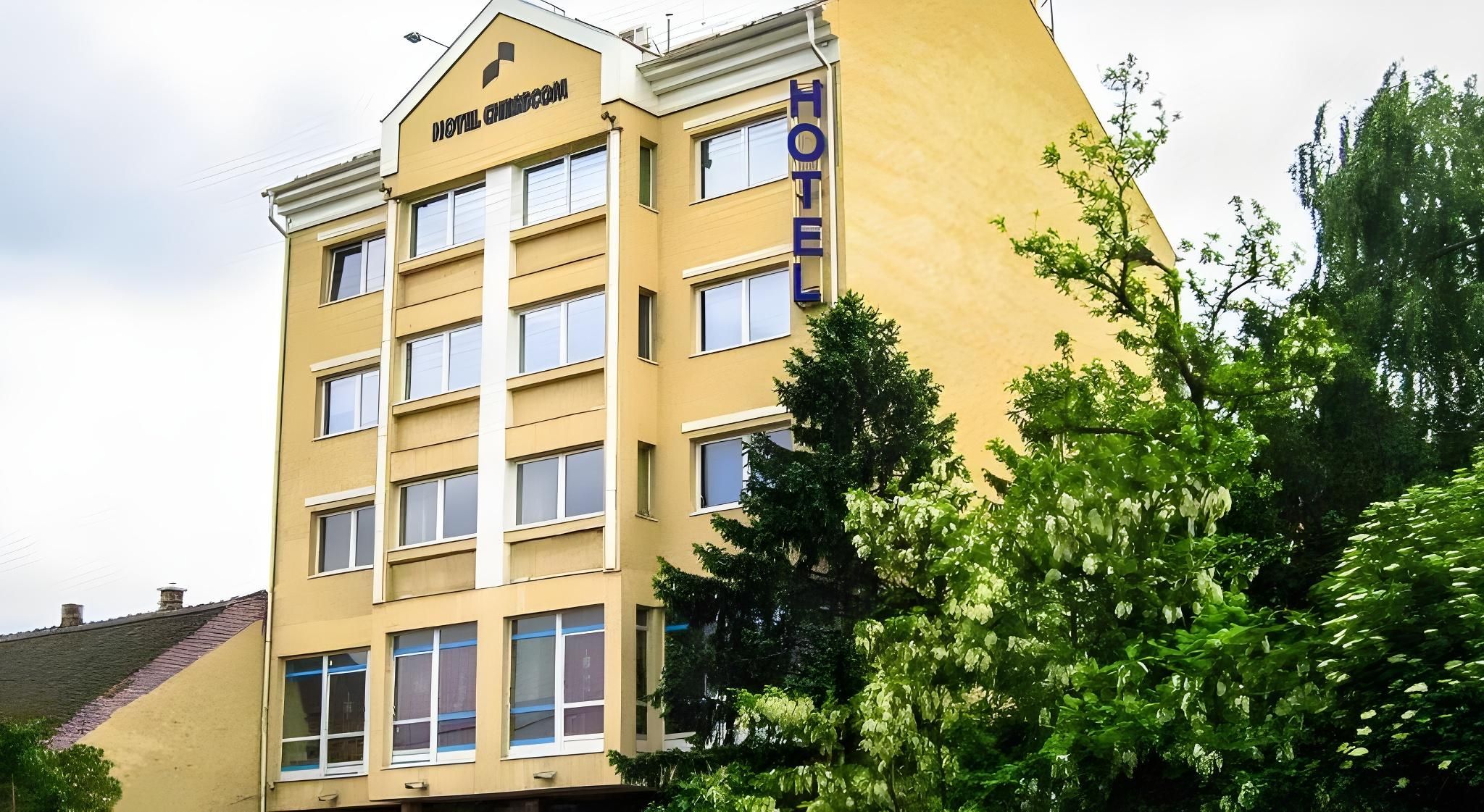 undefined Chesscom Hotel 3