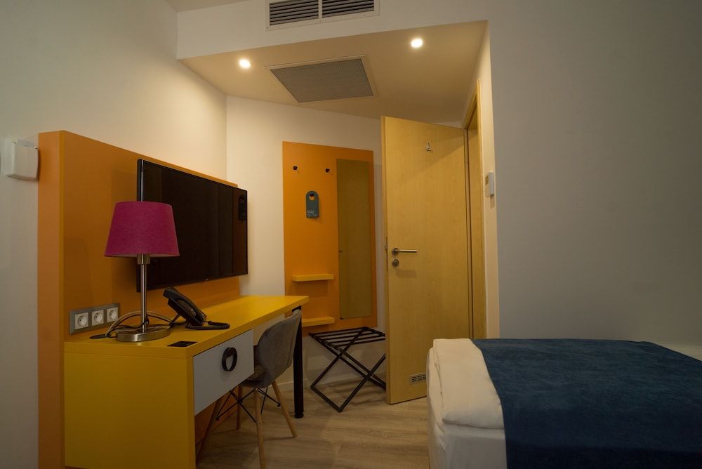 Hotel Civitas Sopron Single Room with Air Conditioner 2
