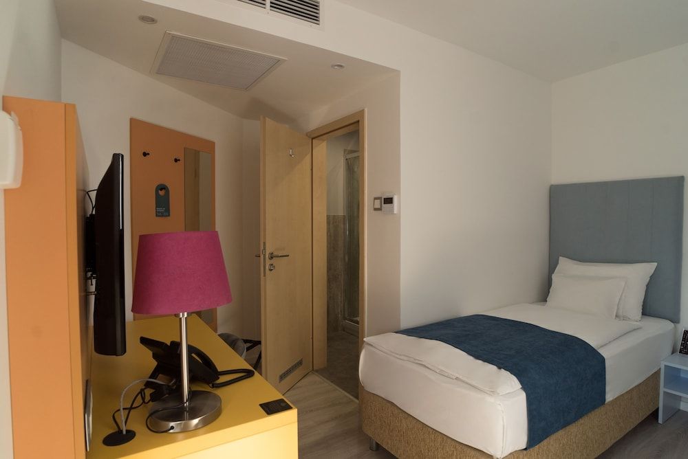 Hotel Civitas Sopron Single Room with Air Conditioner 3