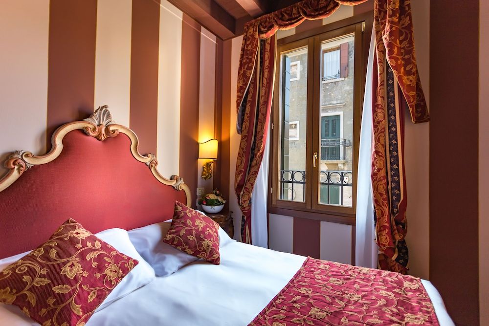 Superior Double or Twin Room, Canal View