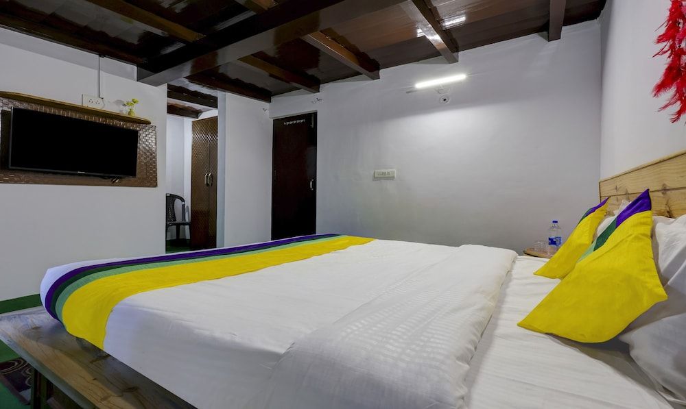 Itsy Hotels Shri Gv Inn, 600 Mtrs From Tiffin Top Economy Room 3