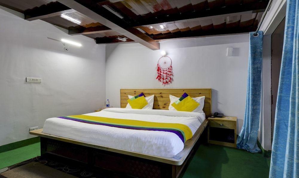 Itsy Hotels Shri Gv Inn, 600 Mtrs From Tiffin Top Economy Room 2