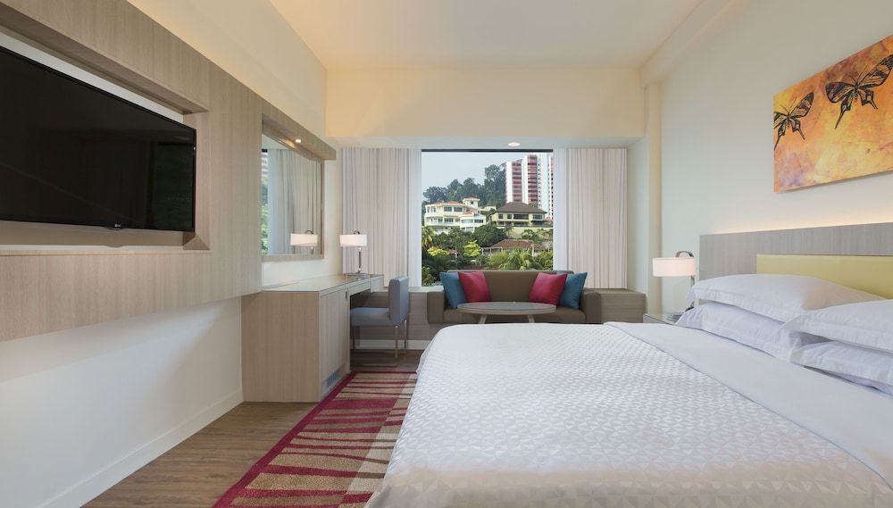 Mercure Penang Beach Superior Room, 1 King Bed 3