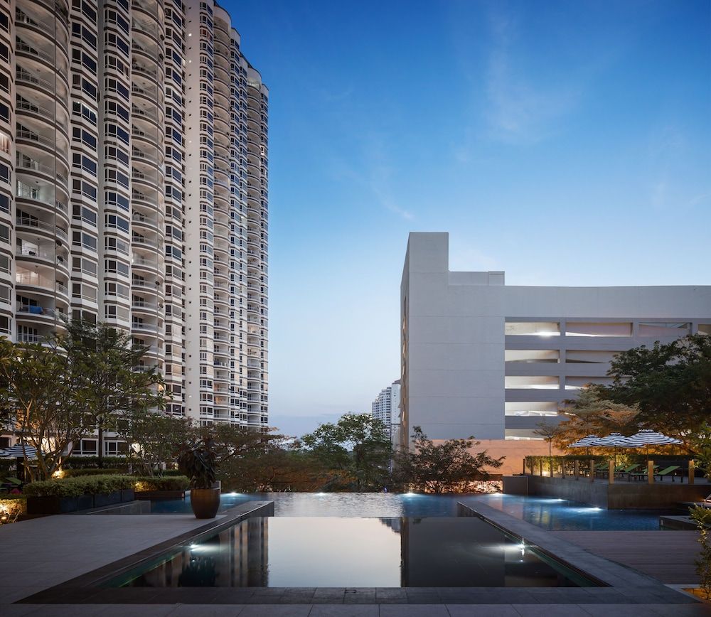 undefined G Hotel Gurney 3