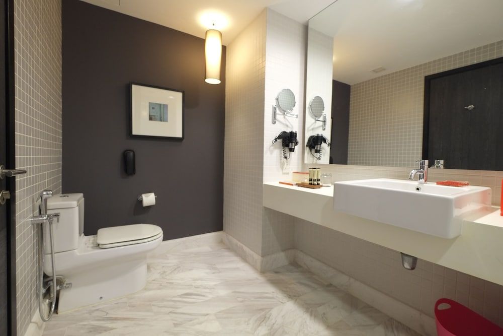 G Hotel Gurney Deluxe Room 3