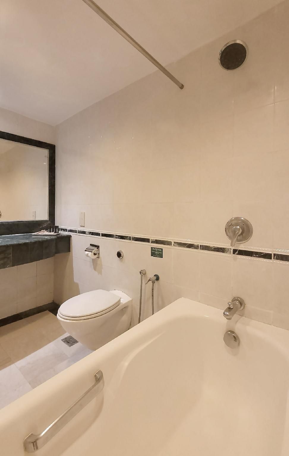 Berjaya Waterfront Hotel Deluxe Twin City View 3