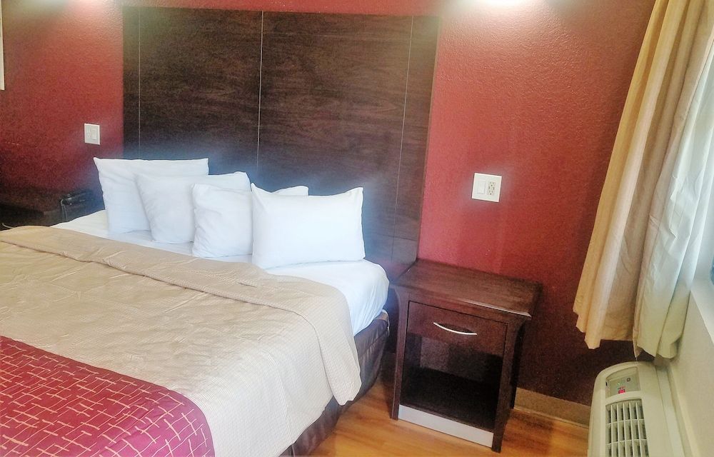 undefined Red Roof Inn & Suites Houston - Hobby Airport 8