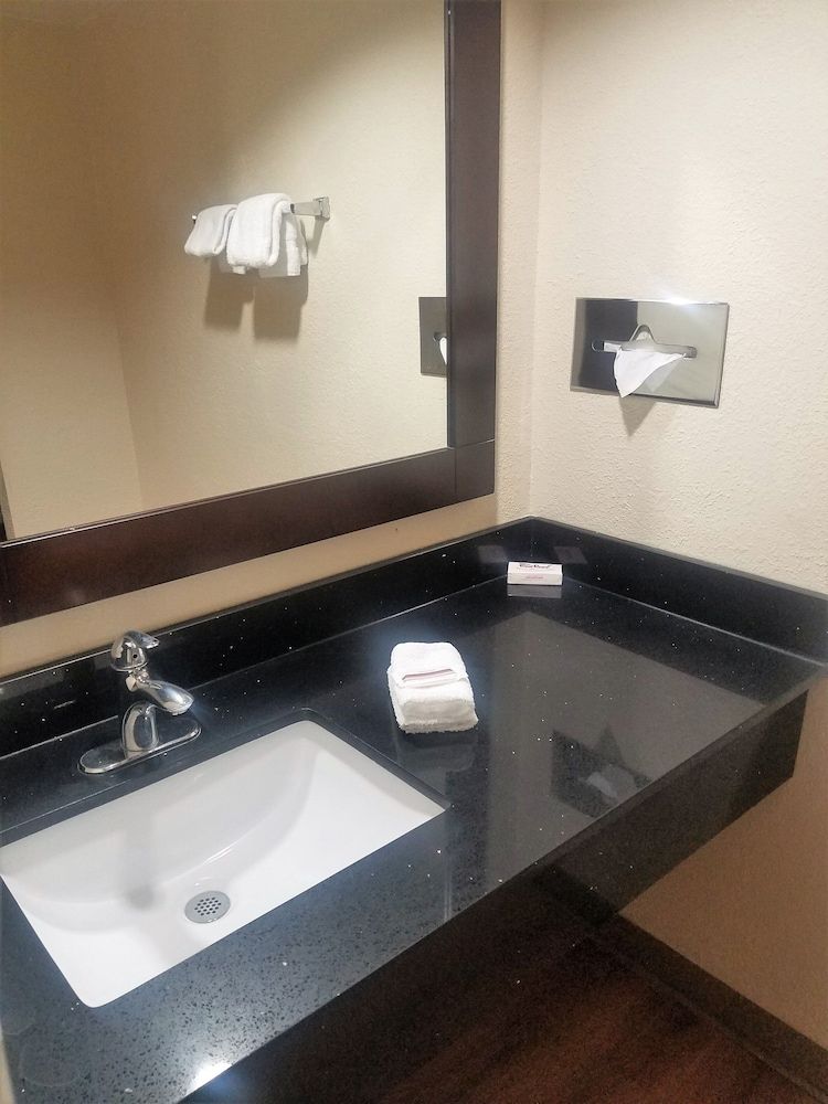 undefined Red Roof Inn & Suites Houston - Hobby Airport 10