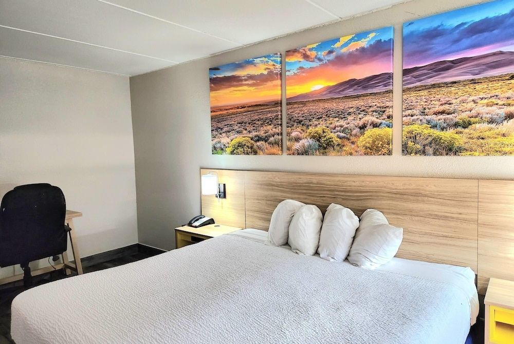 undefined Days Inn by Wyndham Houston 9