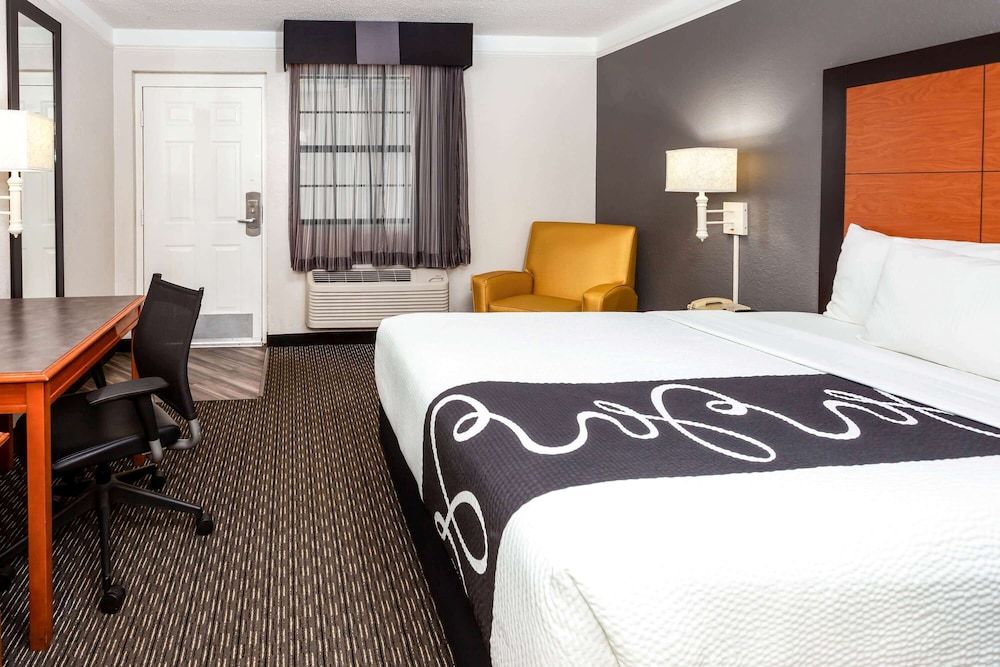 Deluxe Room, 1 Queen Bed, Non Smoking