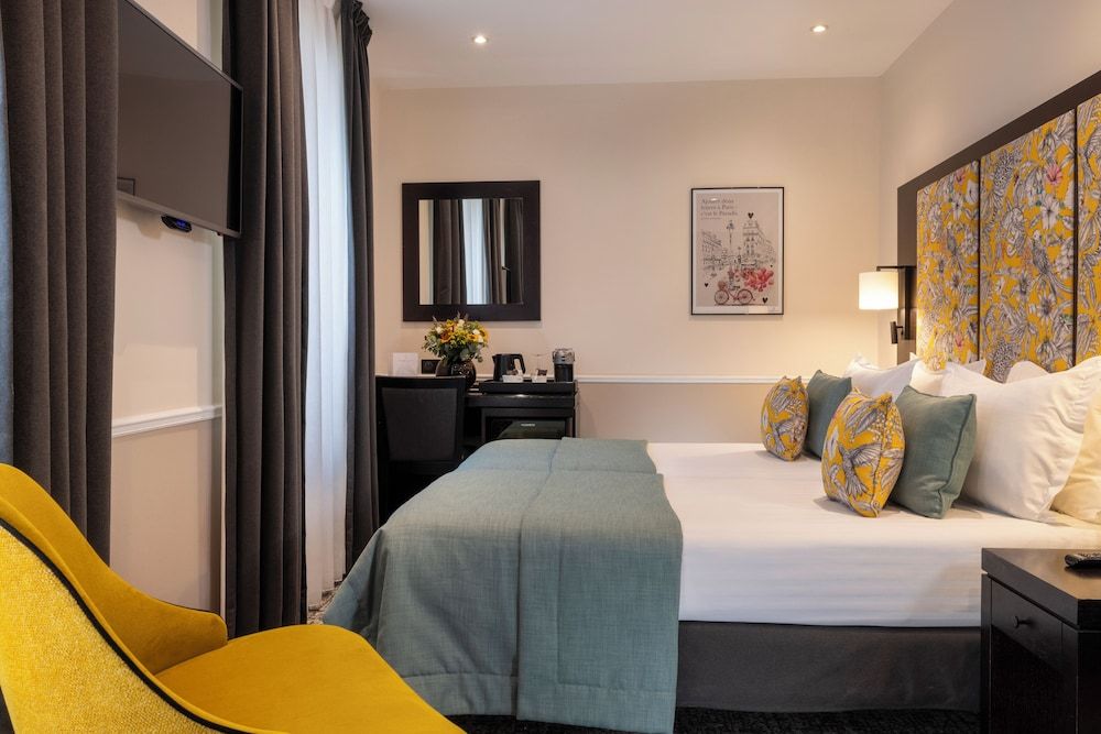 Hotel Park Lane Paris Classic Twin Room 2