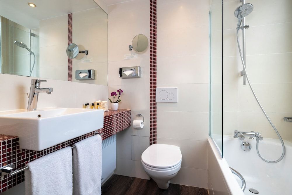 Hotel Park Lane Paris Classic Twin Room 7