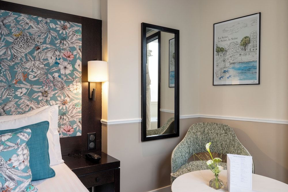 Hotel Park Lane Paris Classic Twin Room 8