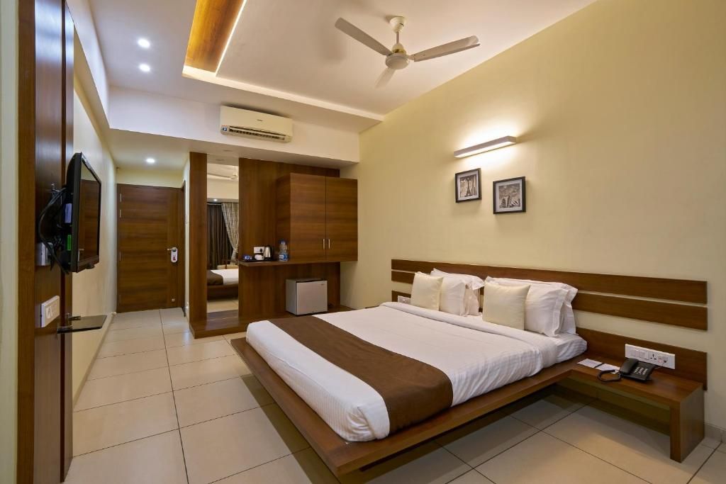 Hotel 3 Leaves Standard Double Room 4