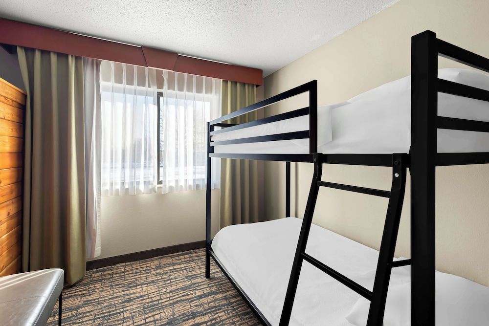 Family Suite, Multiple Beds, Non Smoking, Microwave (with Sofabed)