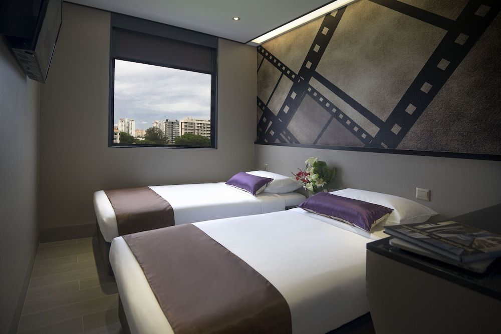 undefined Hotel 81 Premier Hollywood 2