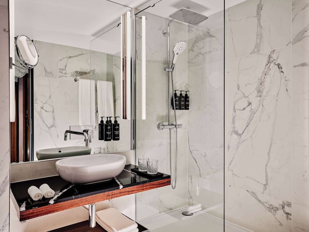 Radisson Collection Hotel, Berlin Room (Collection, Atrium) 6