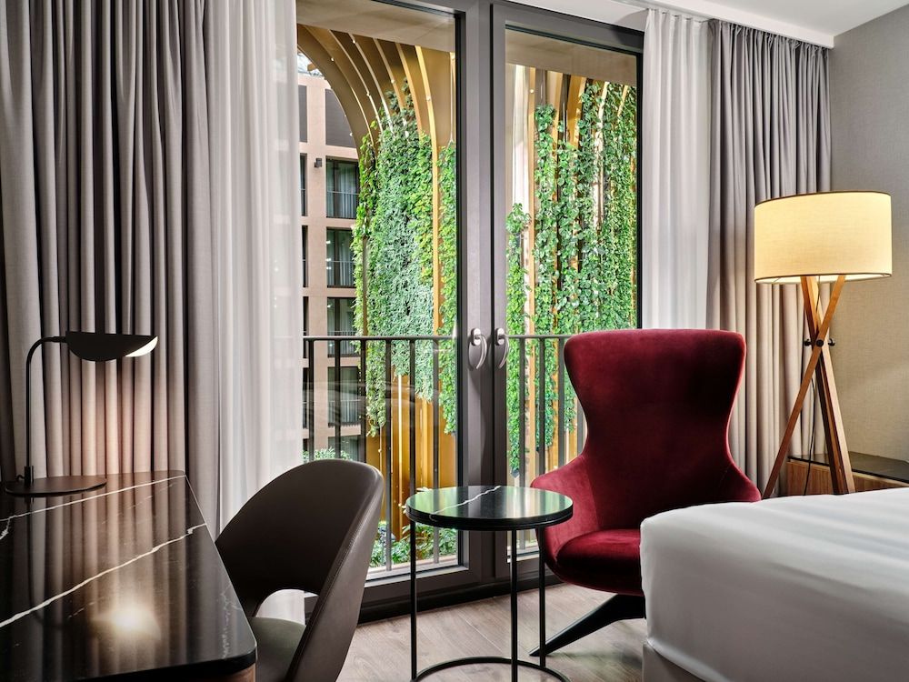 Radisson Collection Hotel, Berlin Room (Collection, Atrium) 7