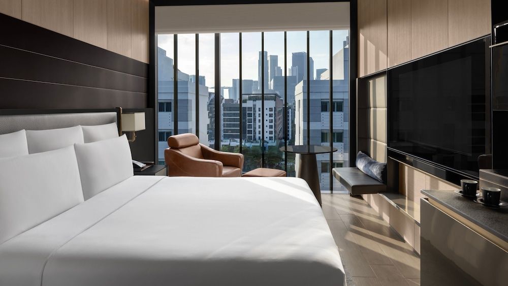 InterContinental Singapore Robertson Quay by IHG Classic Room, 1 King Bed, Corner (Business Lounge Access)