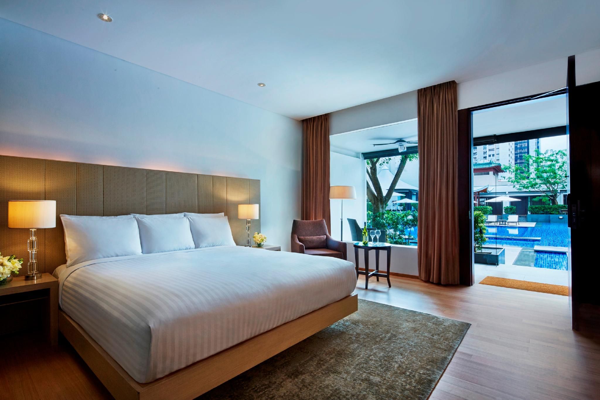 Pool Terrace (King), M Club lounge access, Guest room, 1 King, Pool view, Pool access