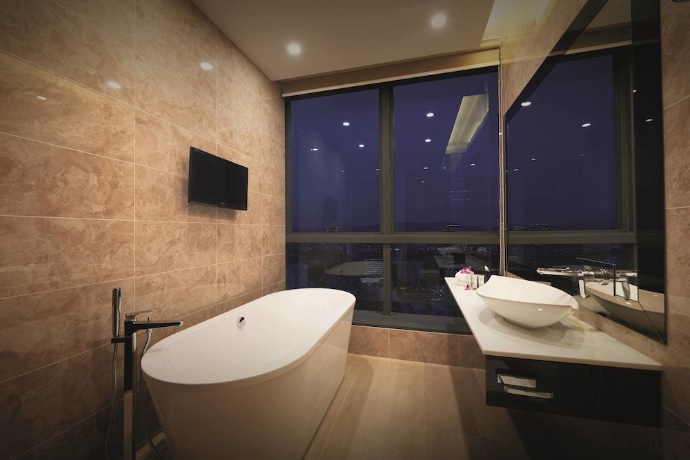 Two Bedroom Suite Queen + Queen @ Residences