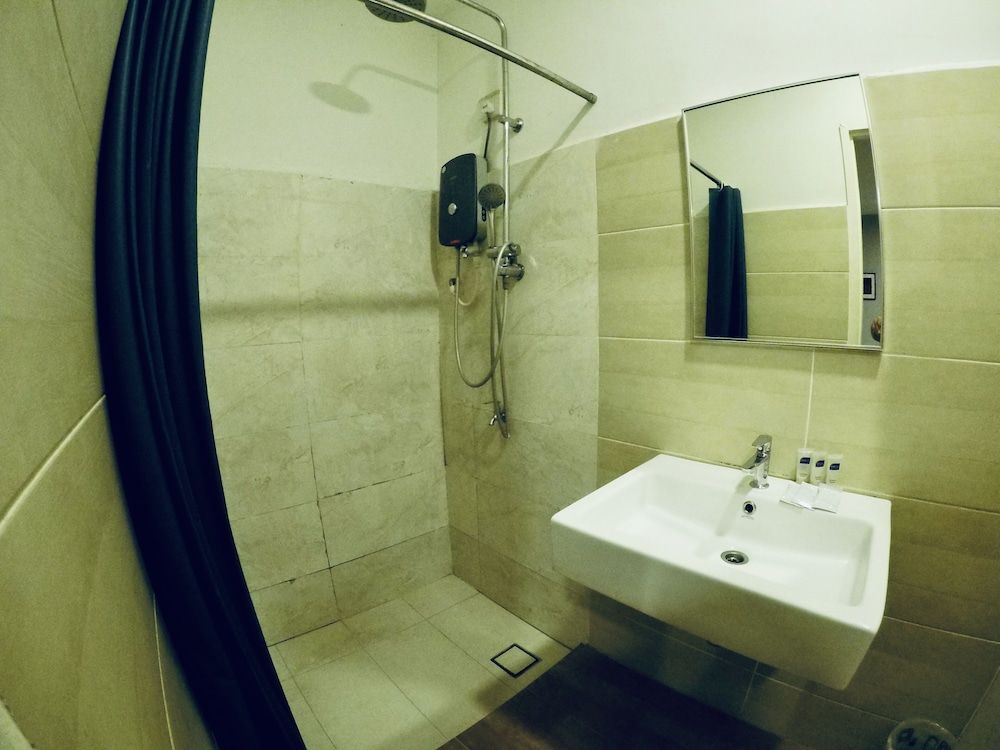 Hotel Ariana Iskandar Deluxe Triple Room, 3 Twin Beds 5