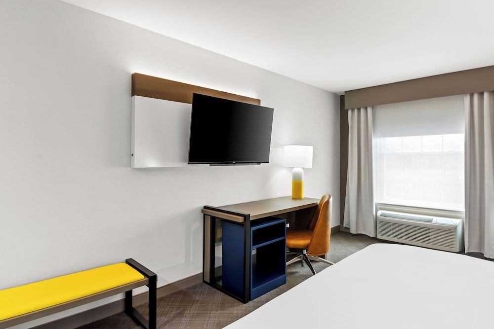 Comfort Inn & Suites Prince George - Fort Gregg Suite, 1 King Bed, Non Smoking 6