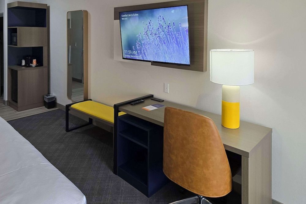 Comfort Inn & Suites Prince George - Fort Gregg Standard Room, 1 Queen Bed, Non Smoking 6