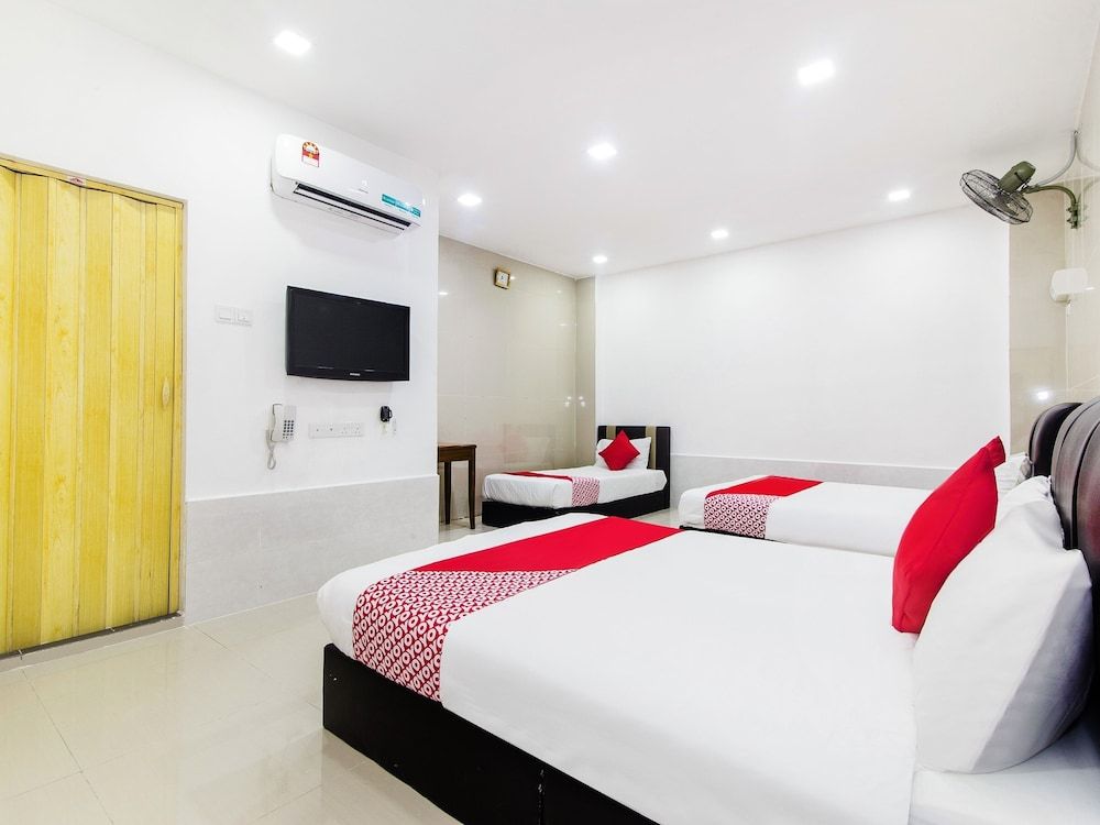 undefined OYO 414  Adiff Palace Hotel 4