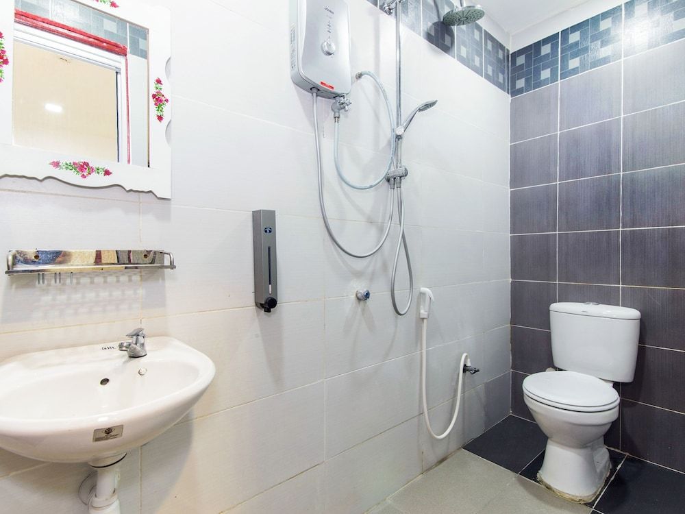 OYO 414  Adiff Palace Hotel Standard Double Room 4