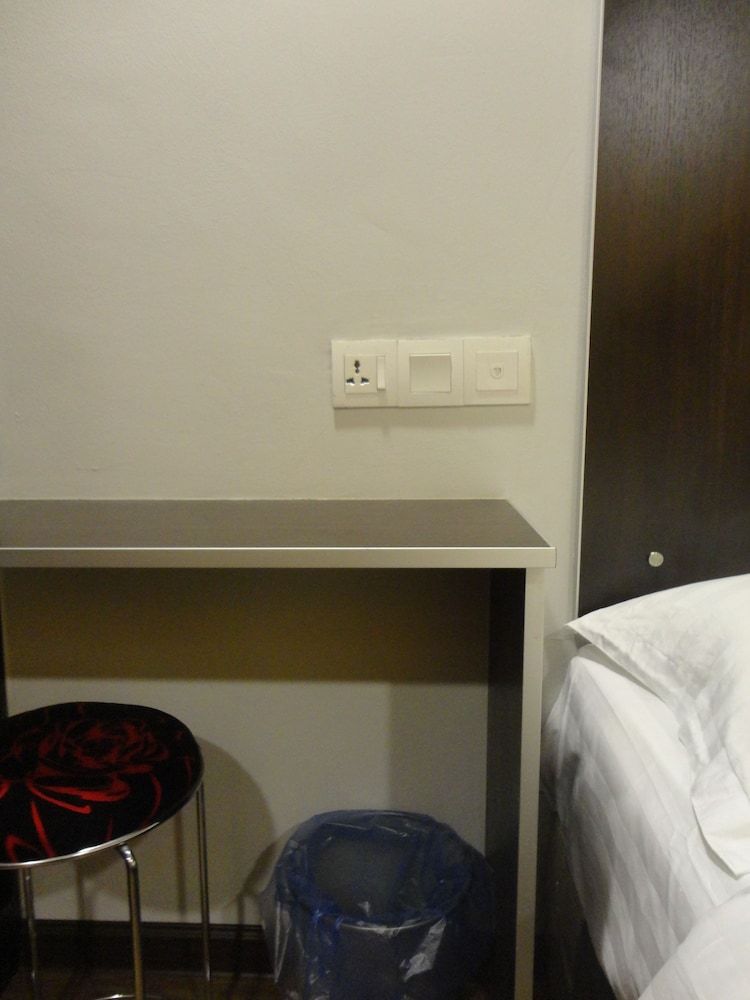 Hotel Portview Standard Room 6