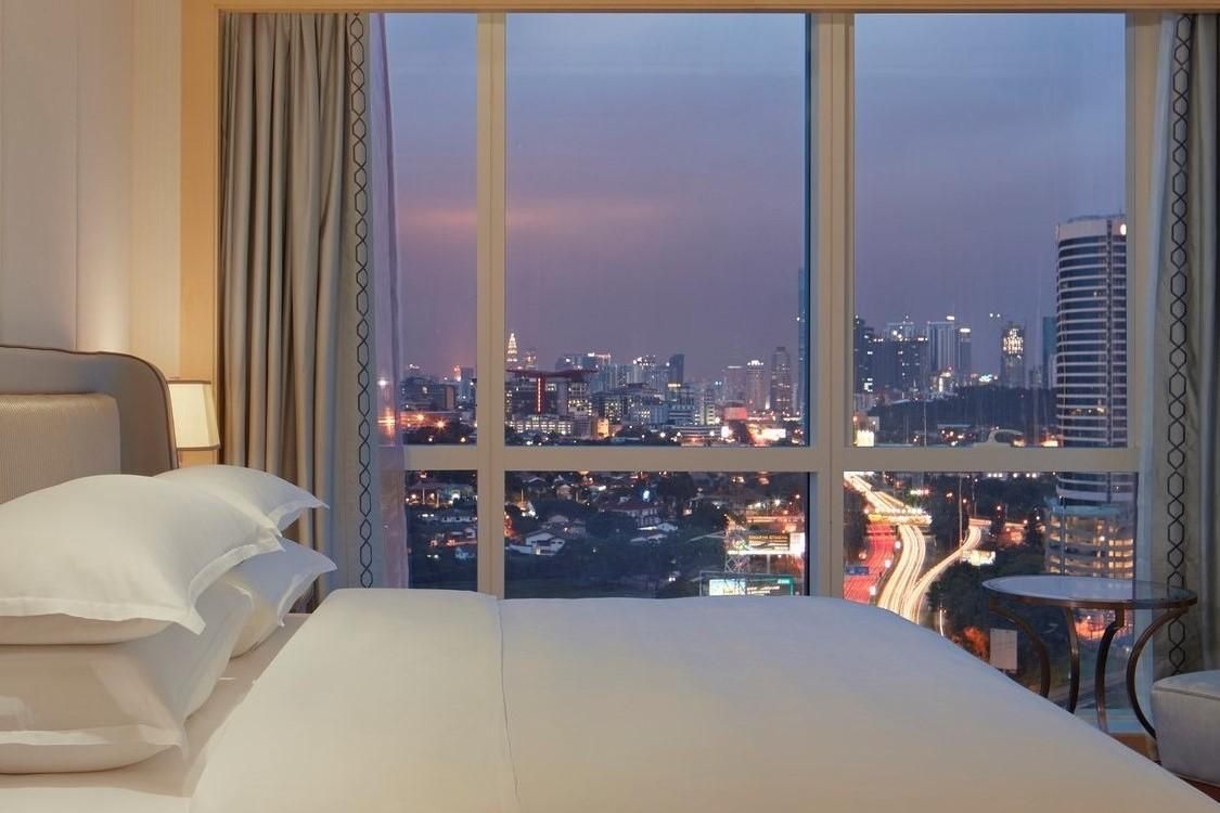 Club lounge access, 1 Bedroom Suite, 1 King