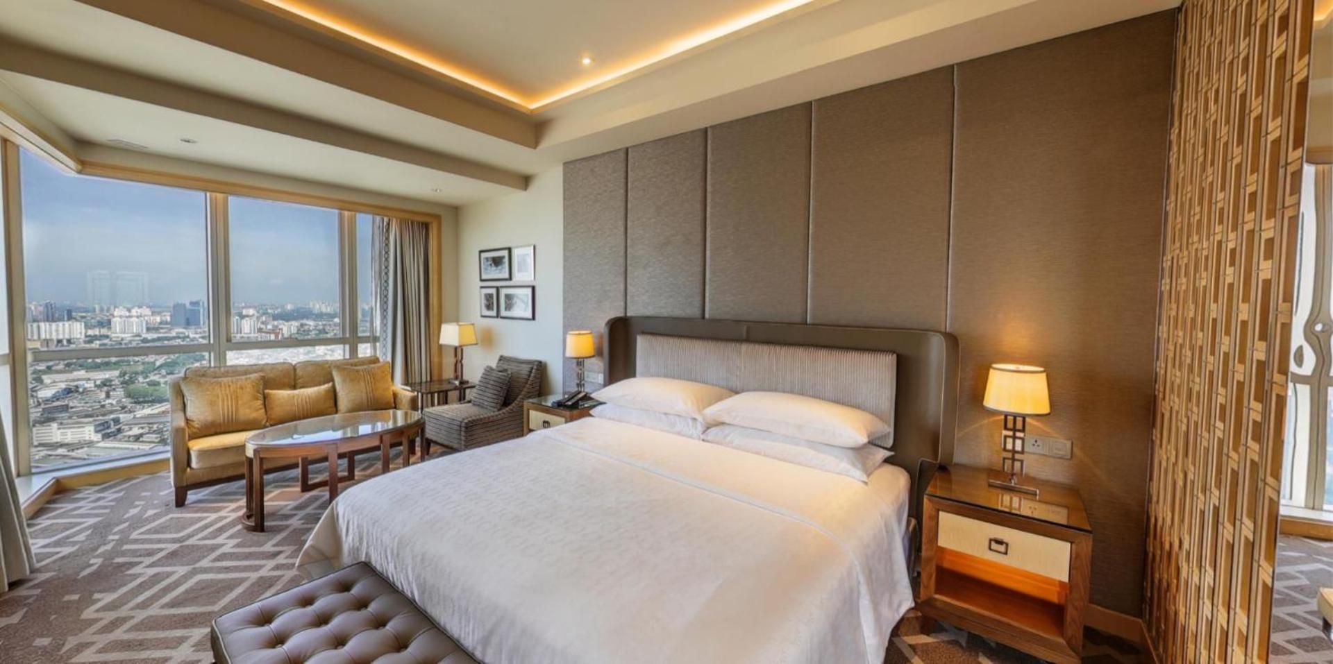 Club lounge access, 1 Bedroom Larger Suite, 1 King