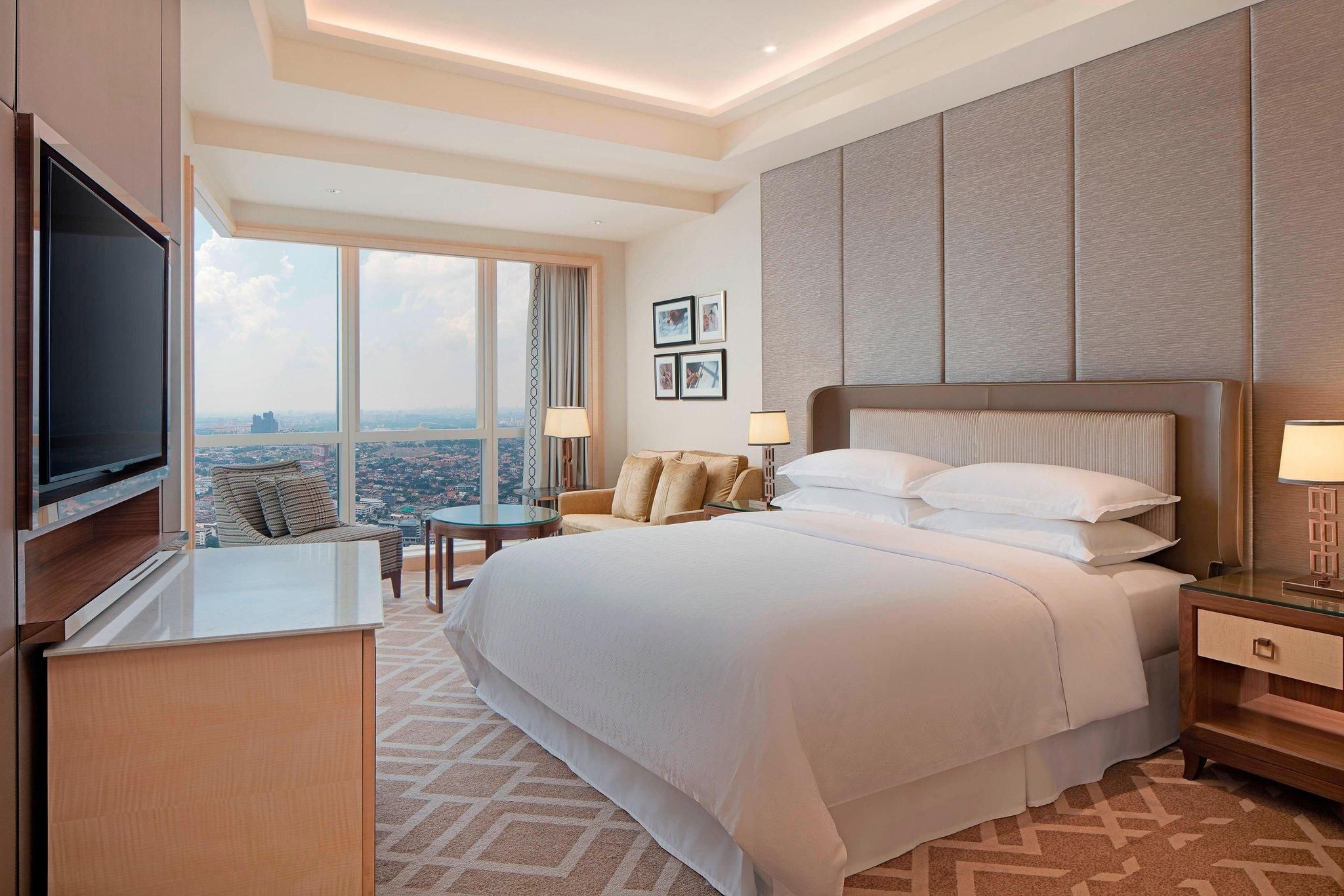 Club lounge access, 1 Bedroom Larger Suite, 1 King