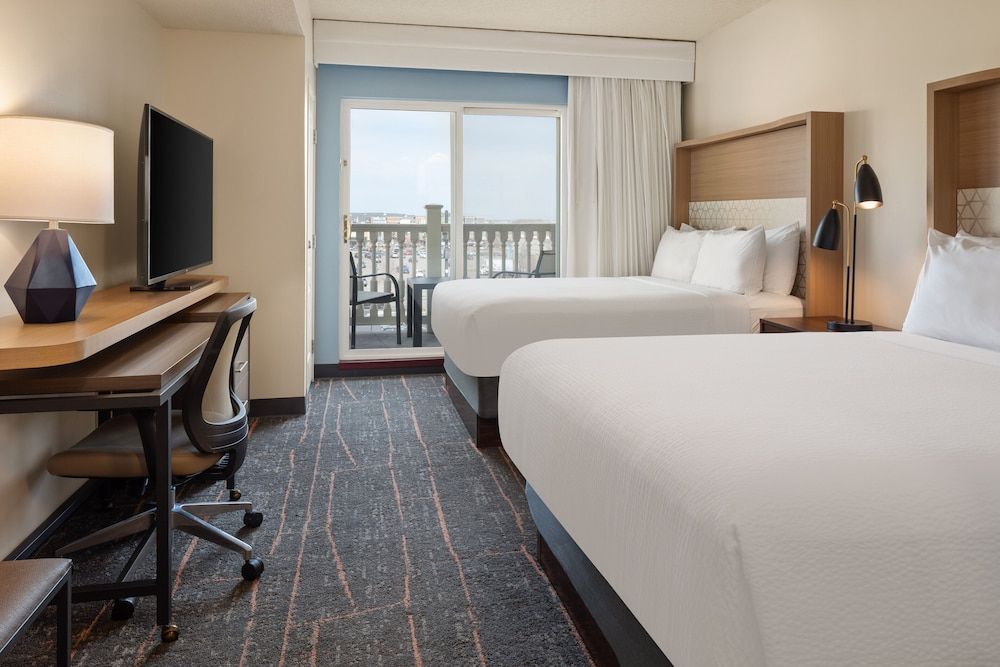 Suite, 2 Queen Beds (Additional Living Area)