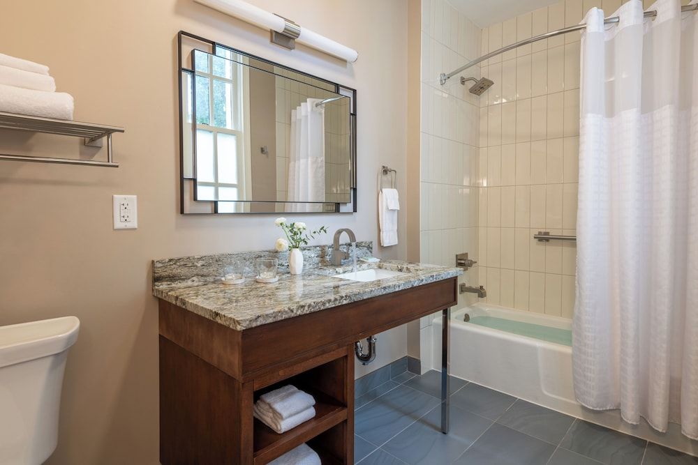 La Tourelle Inn & Spa Double Queen Room 4