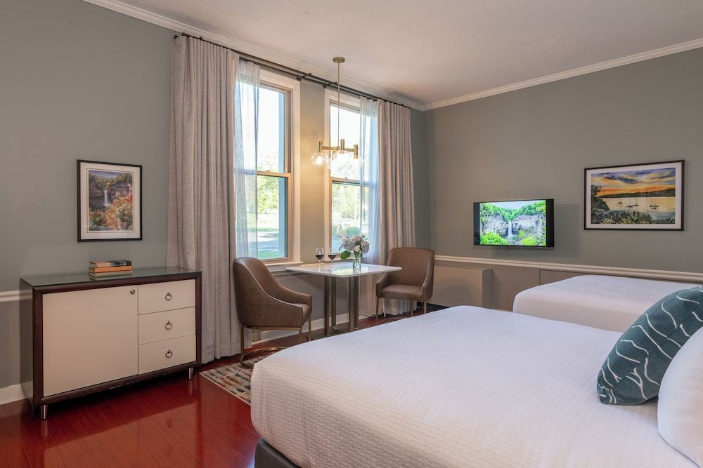 La Tourelle Inn & Spa Double Queen Room 3