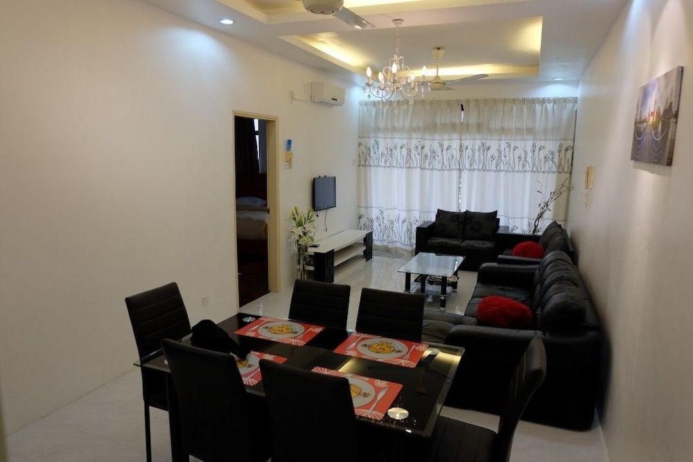 Eden Seaview Condominium II Condo, 3 Bedrooms, Pool View 11