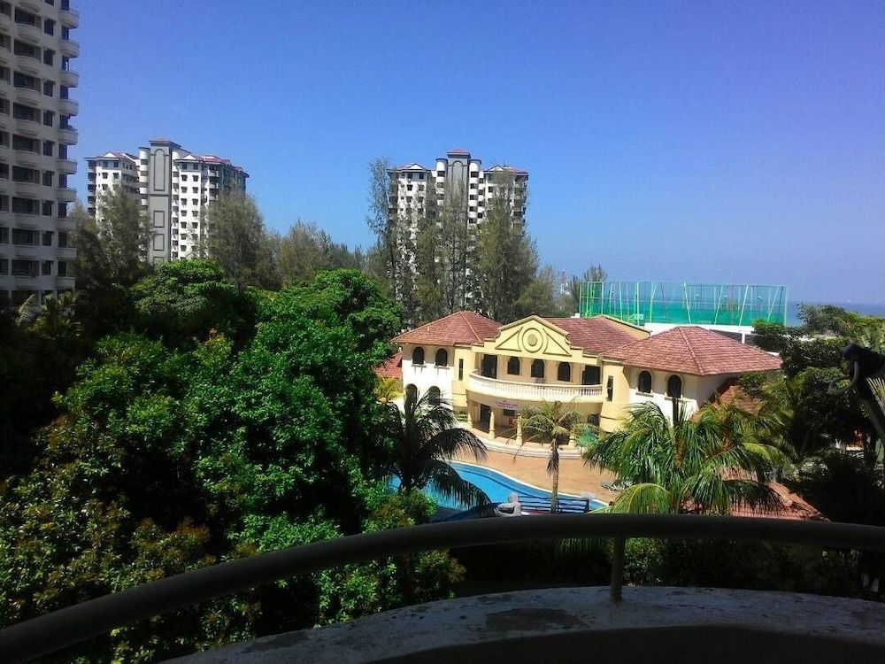 Eden Seaview Condominium II Condo, 3 Bedrooms, Pool View 21