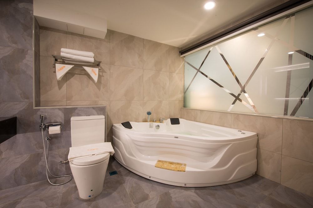 Deep Soaking Bathtub