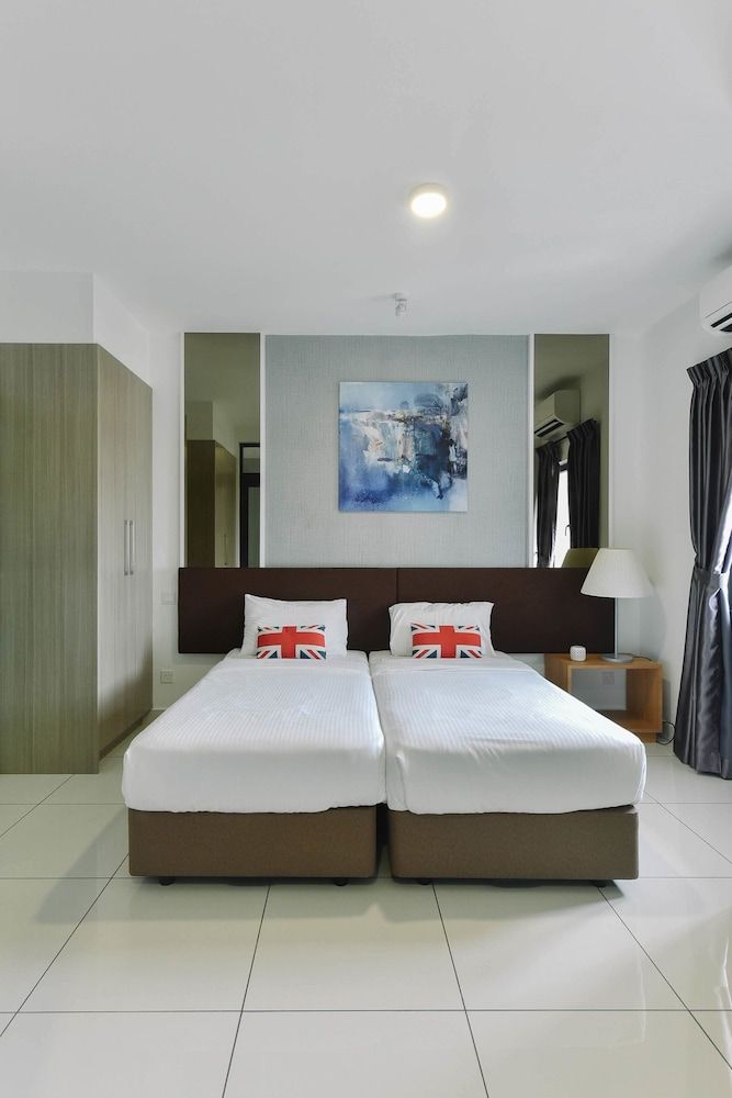 Deluxe Suite, 1 Queen Bed, City View