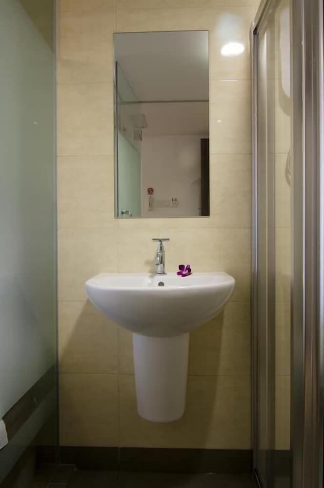 Alami Garden Hotel Deluxe Twin Room 3