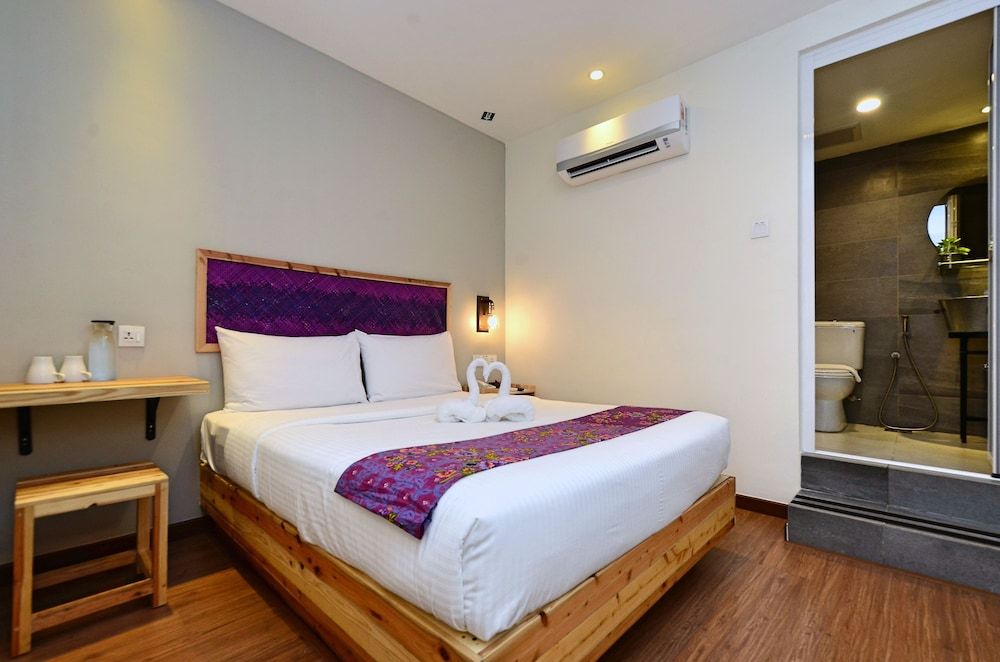 Artisan Eco Hotel Standard Room, 1 Queen Bed, No Windows 3
