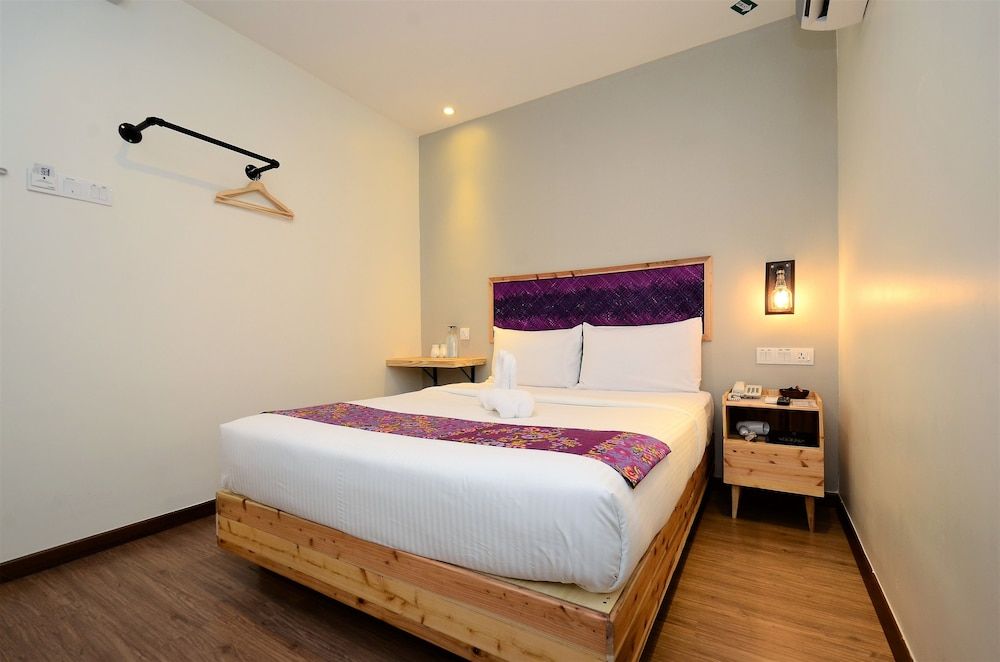 Artisan Eco Hotel Standard Room, 1 Queen Bed, No Windows 4