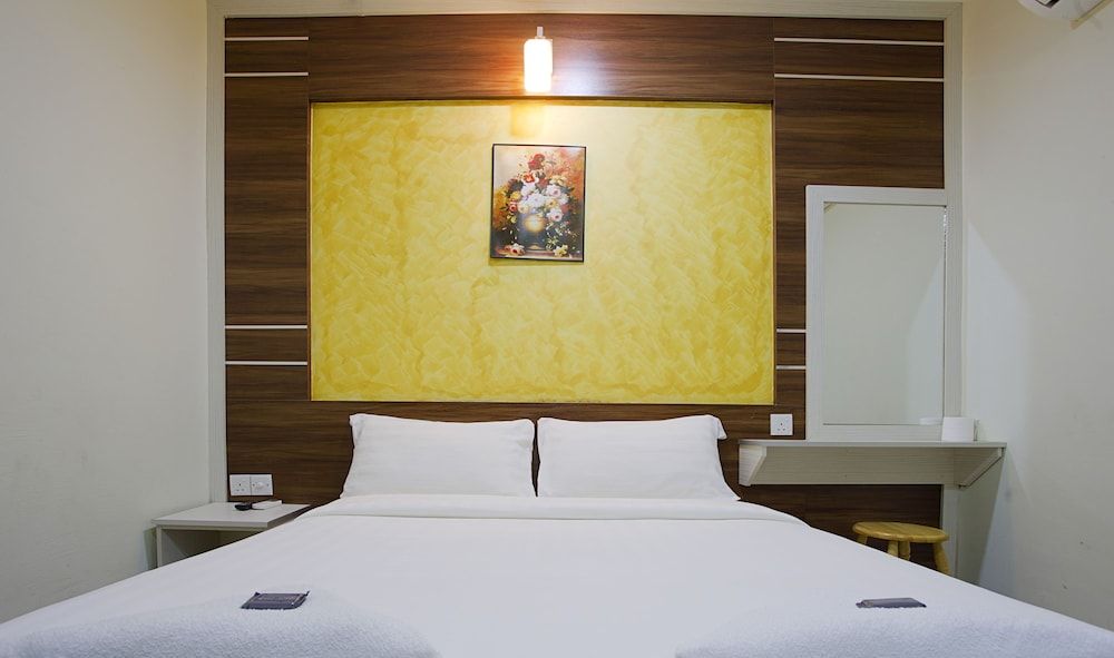 Golden Night Hotel Superior Room, No Windows 3