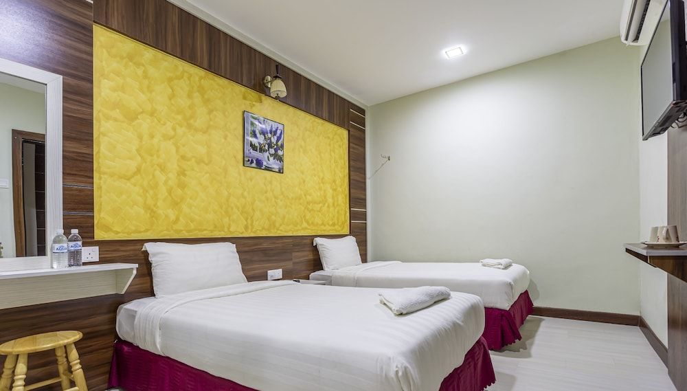 Golden Night Hotel Family Room, No Windows 2