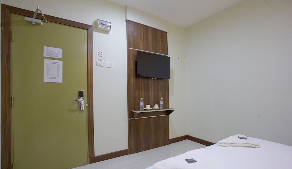 Golden Night Hotel Superior Room, No Windows 4