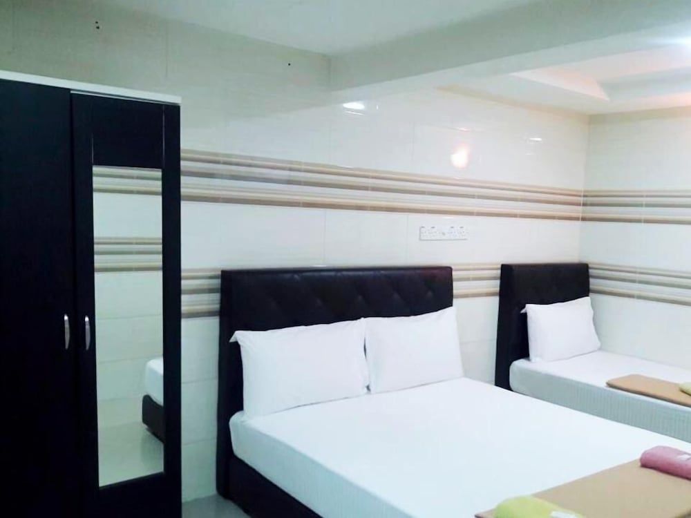 Sungai Besi Hotel Quad Room 5
